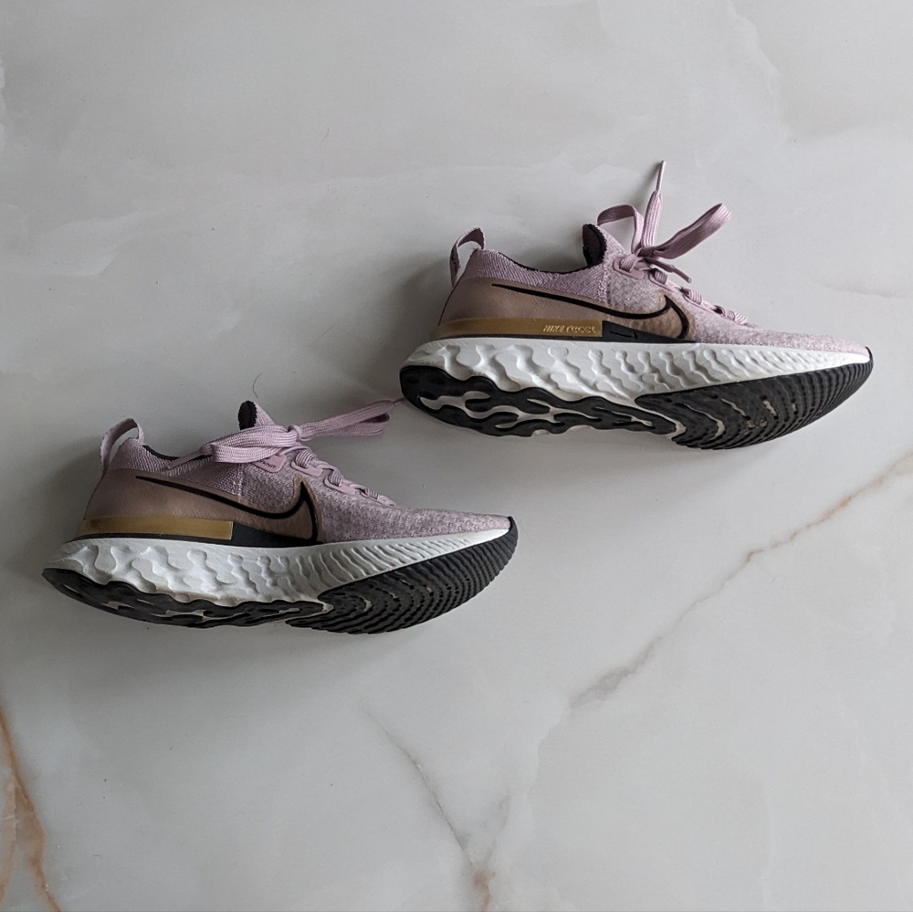 Nike React Infinity Run Flyknit Plum Fog Metallic Gold - Women's 5.5